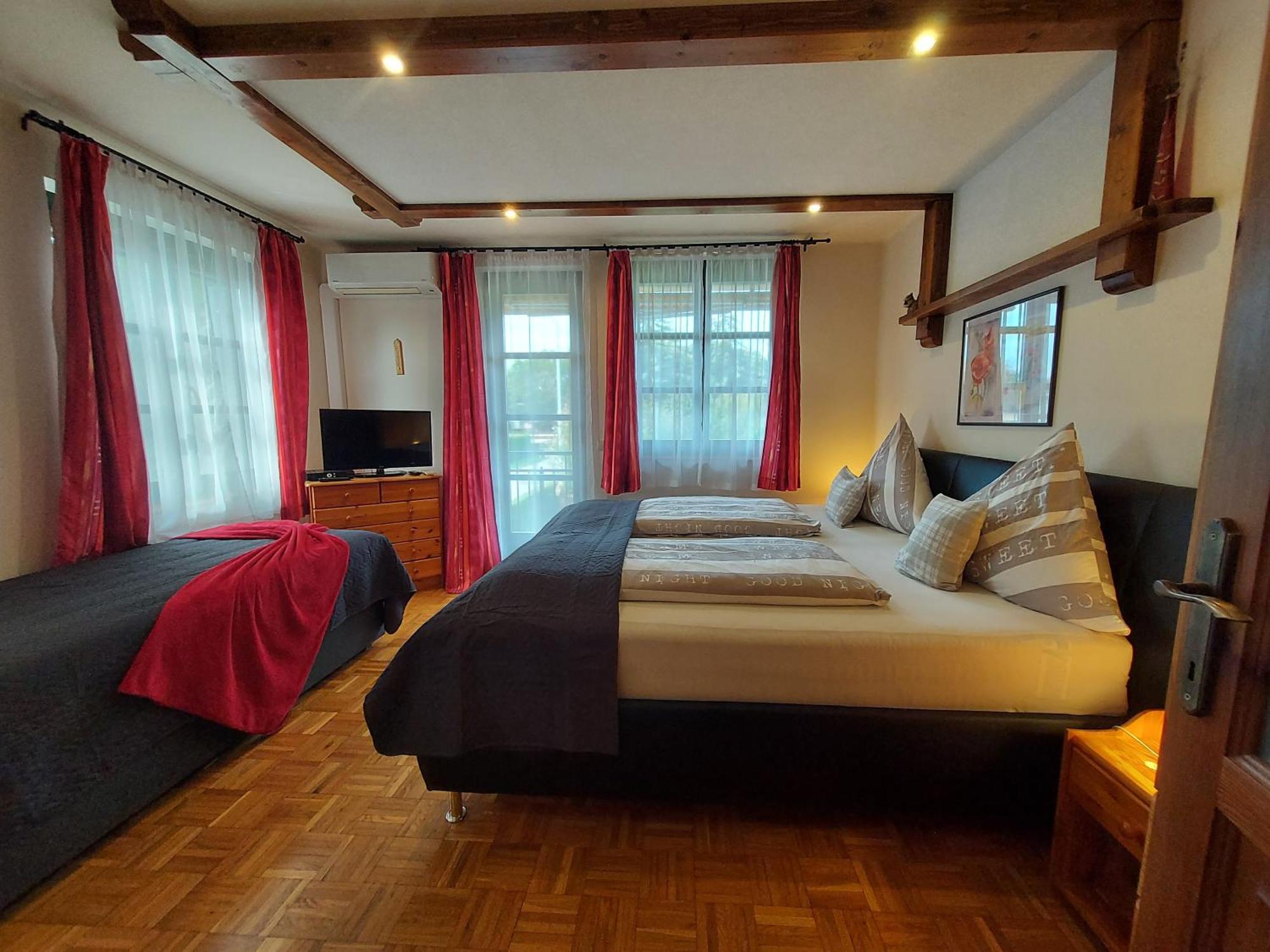 Holiday home Titi Family *